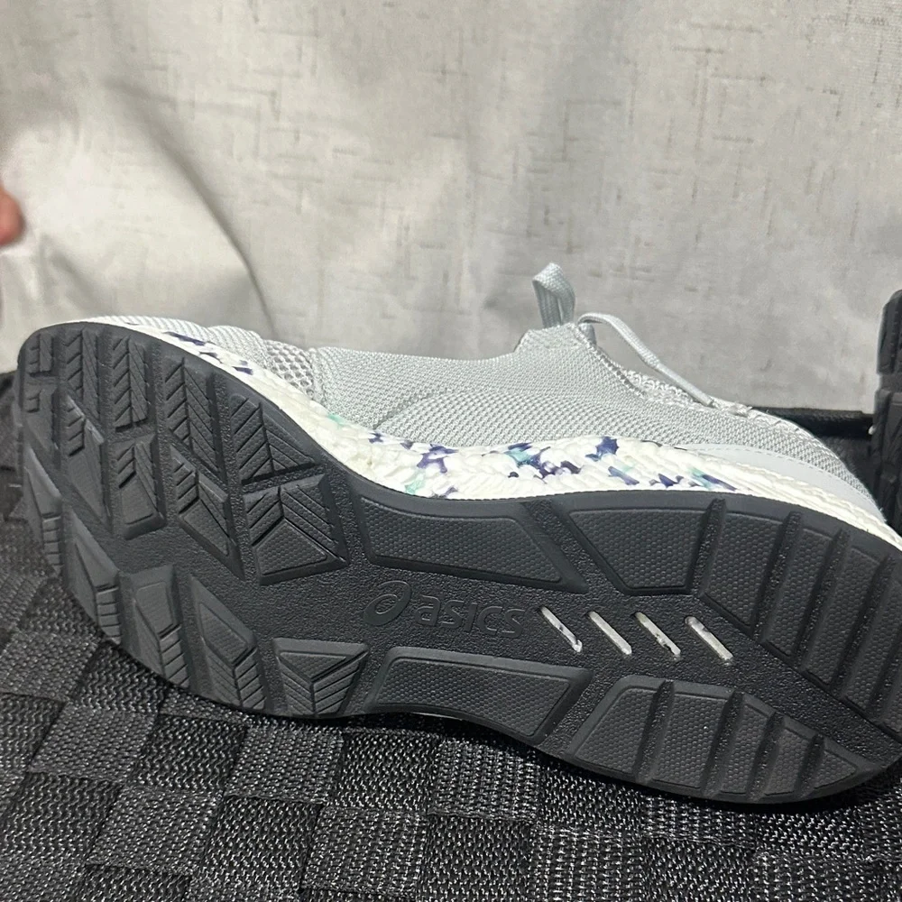 Asics Women's Light Gray Athletic Shoes 7.5